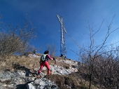 40 Si staglia la grande croce 